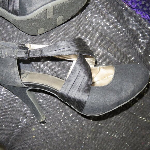 BOGO Fergalicious by Fergie Black Micro Suede & Satin Heels Pumps size 11 - Picture 7 of 15